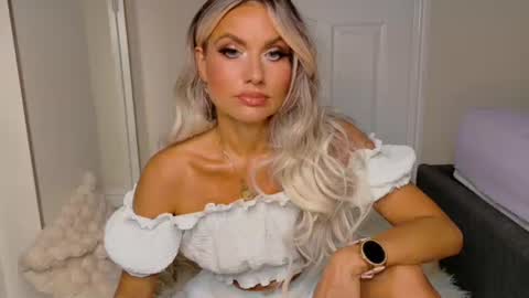 Snapshot of tinkerbell822 chatting on 05-19-26, 07:26 tinkerbell822 online show from 05-19-26, 07:26