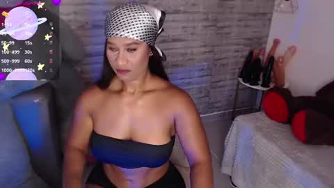 Snapshot of tinna__hottie chatting on 06-19-26, 04:22 Tinna Goddess online show from 06-19-26, 04:22