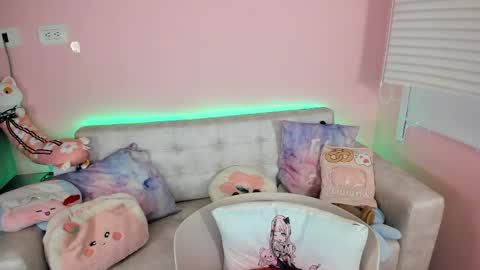 Snapshot of tiny_cora chatting on 05-18-26, 04:35 tiny_cora online show from 05-18-26, 04:35