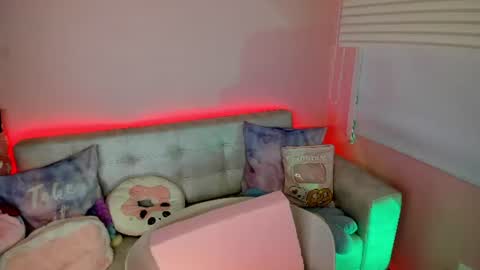 Snapshot of tiny_cora chatting on 07-09-26, 03:38 tiny_cora online show from 07-09-26, 03:38