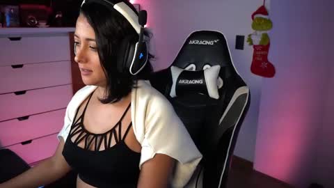 Snapshot of tiny_panther chatting on 12-06-24, 01:51 Ana Molly online show from 12-06-24, 01:51