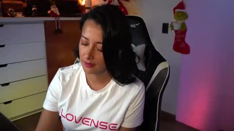 Snapshot of tiny_panther chatting on 12-12-24, 10:09 Ana Molly online show from 12-12-24, 10:09