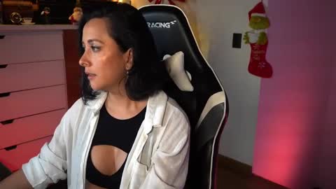 Snapshot of tiny_panther chatting on 12-15-24, 12:51 Ana Molly online show from 12-15-24, 12:51