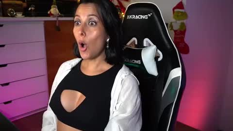 Snapshot of tiny_panther chatting on 12-15-24, 03:56 Ana Molly online show from 12-15-24, 03:56