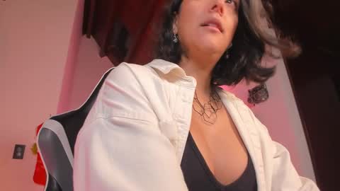 Snapshot of tiny_panther chatting on 12-22-24, 02:17 Ana Molly online show from 12-22-24, 02:17