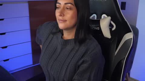 Snapshot of tiny_panther chatting on 01-14-25, 10:02 Ana Molly online show from 01-14-25, 10:02