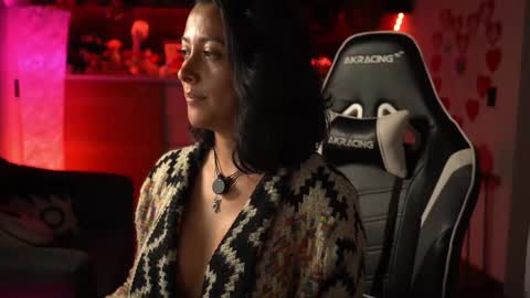 Snapshot of tiny_panther chatting on 02-21-25, 01:11 Ana Molly online show from 02-21-25, 01:11