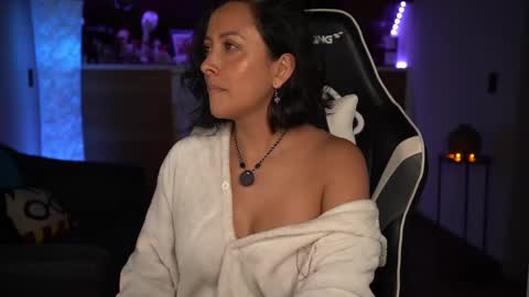 Snapshot of tiny_panther chatting on 03-07-25, 01:09 Ana Molly online show from 03-07-25, 01:09