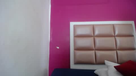 tiny_sarah1 online show from 11-08-25, 09:42