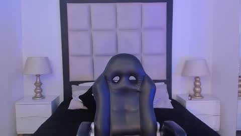 Thomm  Independent Model online show from 02-20-26, 05:48