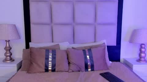 Snapshot of tiny_thomm chatting on 05-14-26, 11:44 Thomm Independent Model online show from 05-14-26, 11:44