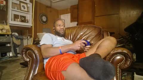 tinycock_1979 online show from 10-28-25, 06:28