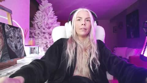 stage Kylie Sinner  brand CLITBAIT online show from 11-29-25, 10:57