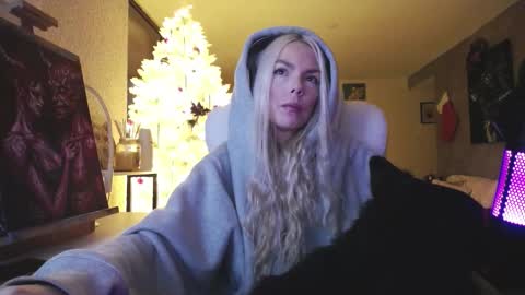 stage Kylie Sinner  brand CLITBAIT online show from 12-15-25, 06:06