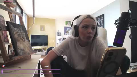 stage Kylie Sinner  brand CLITBAIT online show from 03-02-26, 07:32