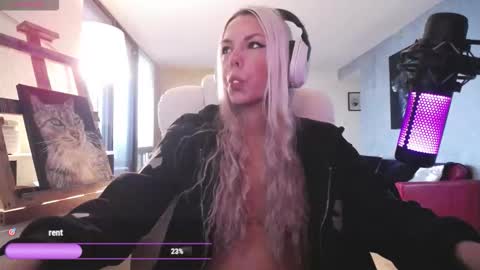 stage Kylie Sinner  brand CLITBAIT online show from 03-17-26, 10:02