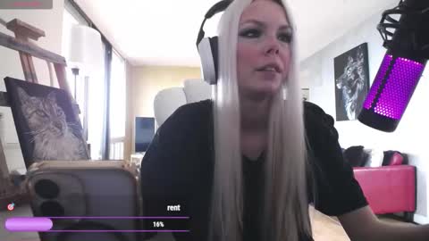 stage Kylie Sinner  brand CLITBAIT online show from 03-21-26, 08:12