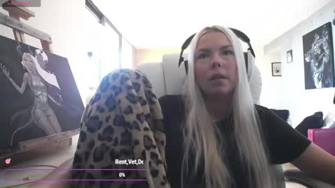 stage Kylie Sinner  brand CLITBAIT online show from 05-23-26, 07:51