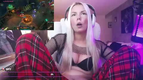 stage Kylie Sinner  brand CLITBAIT online show from 05-27-26, 01:57