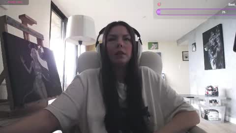 Snapshot of tinykylie chatting on 06-20-26, 06:54 stage Kylie Sinner brand CLITBAIT online show from 06-20-26, 06:54