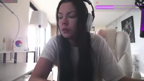 Snapshot of tinykylie chatting on 07-08-26, 09:19 stage Kylie Sinner brand CLITBAIT online show from 07-08-26, 09:19
