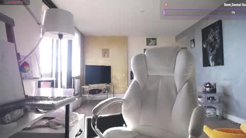 Snapshot of tinykylie chatting on 07-11-26, 10:00 stage Kylie Sinner brand CLITBAIT online show from 07-11-26, 10:00
