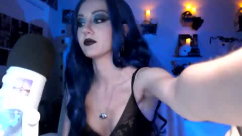 Dahlia Browne online show from 11-01-25, 07:54