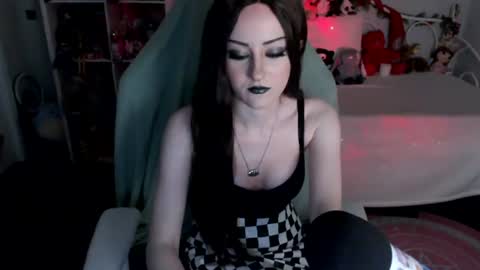 Snapshot of tinyprincess_doll chatting on 06-22-26, 04:53 Dahlia Browne online show from 06-22-26, 04:53