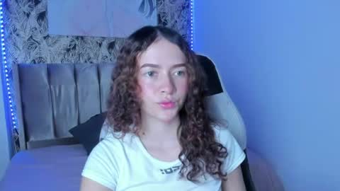 tinysophi online show from 06-15-26, 04:20