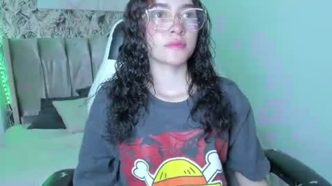 tinysophi online show from 06-24-26, 03:11