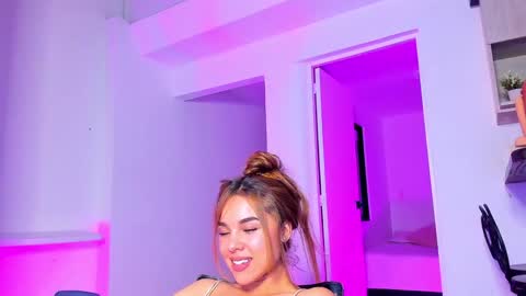 Snapshot of tinyw0nder chatting on 01-27-25, 10:38 Instagram  tinyw0nder online show from 01-27-25, 10:38