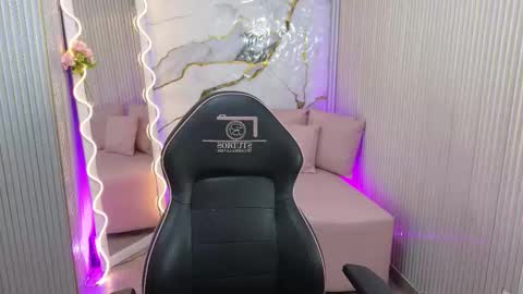 Tiphanyy  online show from 02-18-26, 07:21