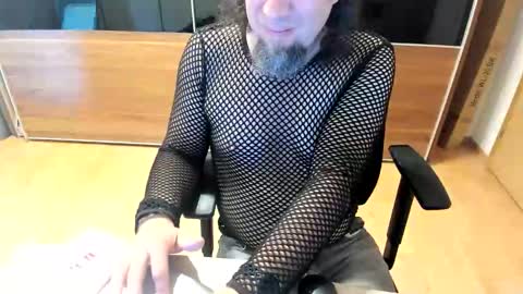 Snapshot of tirolerboy27 chatting on 05-28-26, 07:05 Tirolerboy27 online show from 05-28-26, 07:05