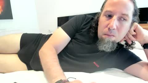 Snapshot of tirolerboy27 chatting on 06-08-26, 01:33 Tirolerboy27 online show from 06-08-26, 01:33