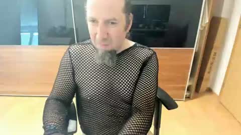 Snapshot of tirolerboy27 chatting on 06-25-26, 12:09 Tirolerboy27 online show from 06-25-26, 12:09