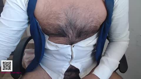 Snapshot of toaster1993 chatting on 04-26-26, 11:41 Leonel online show from 04-26-26, 11:41