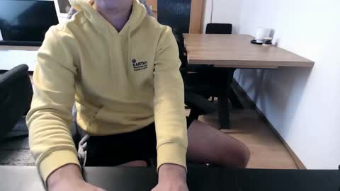 Snapshot of tobisk chatting on 11-23-25, 02:28 tobisk online show from 11-23-25, 02:28