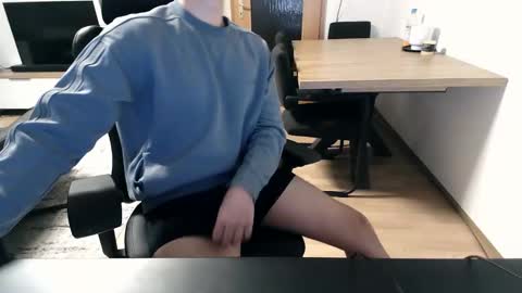 Snapshot of tobisk chatting on 11-25-25, 05:46 tobisk online show from 11-25-25, 05:46