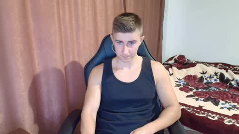 todhorny987 online show from 03-06-25, 06:19