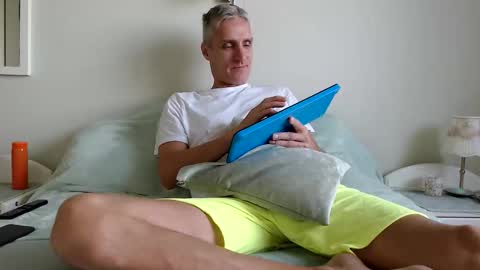 Snapshot of toffmen chatting on 09-27-25, 06:29 Daniel Bisexual uncut 20cm online show from 09-27-25, 06:29