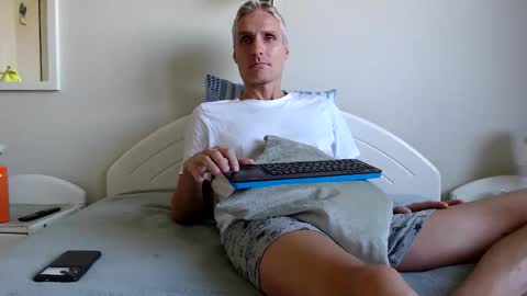 Snapshot of toffmen chatting on 09-28-25, 06:30 Daniel Bisexual uncut 20cm online show from 09-28-25, 06:30