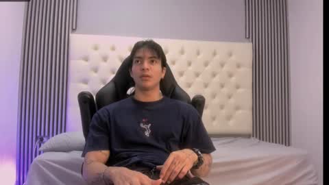 toji lee online show from 11-24-25, 02:33