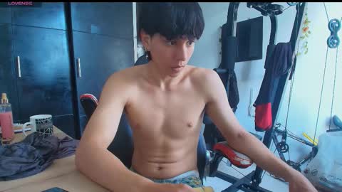 Snapshot of tokio2005 chatting on 12-14-25, 12:32 tokio2005 online show from 12-14-25, 12:32