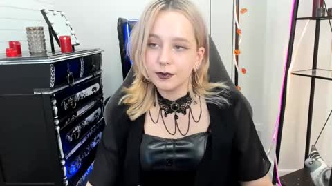 Snapshot of tollimoll chatting on 12-02-24, 03:25 Tolli Moll online show from 12-02-24, 03:25