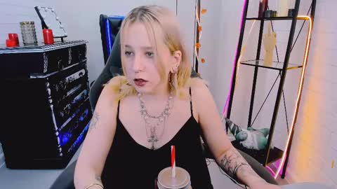 Snapshot of tollimoll chatting on 12-06-24, 09:10 Tolli Moll online show from 12-06-24, 09:10