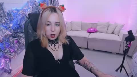 Snapshot of tollimoll chatting on 12-11-24, 09:09 Tolli Moll online show from 12-11-24, 09:09