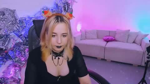 Snapshot of tollimoll chatting on 12-11-24, 03:15 Tolli Moll online show from 12-11-24, 03:15