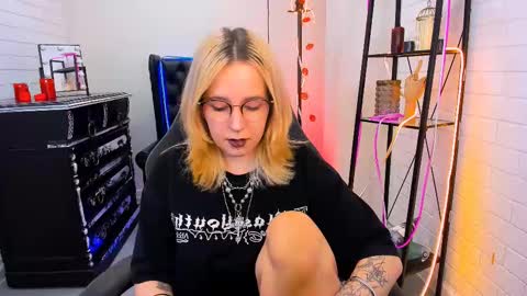 Snapshot of tollimoll chatting on 12-12-24, 09:30 Tolli Moll online show from 12-12-24, 09:30