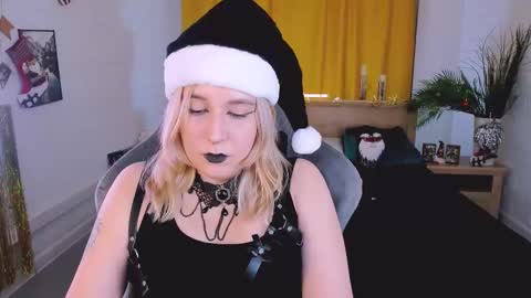 Snapshot of tollimoll chatting on 12-20-24, 03:42 Tolli Moll online show from 12-20-24, 03:42