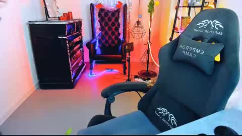 Snapshot of tollimoll chatting on 12-27-24, 09:17 Tolli Moll online show from 12-27-24, 09:17